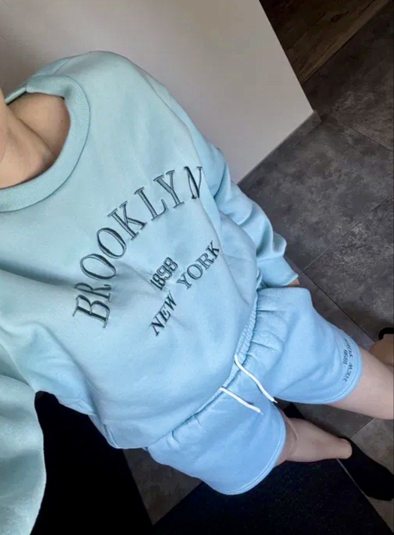 Pullover sets coordinates (Category: Sets or Coordinates) located in Singapore. Submitted by 143smile (Listing ID 1470628370, Image 2). Description: Used once only for OOTD.