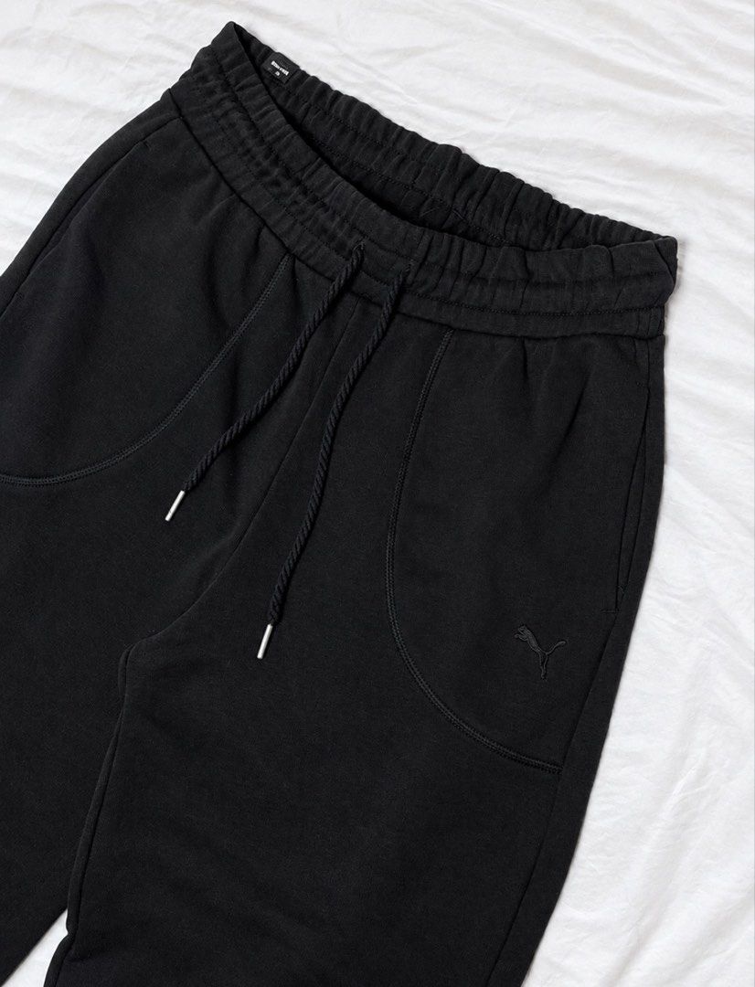 Puma Black Wide Leg Sweatpants (Category: Joggers) located in Manila. Submitted by coollion_7aaba1 (Listing ID 1470603516, Image 3). Description: - Size: Asia M - Fit: Relaxed, wide-leg style - Material: Soft cotton blend - Waistband: Elastic with adjustable drawstring Condition: Good as new No issues Original purchase price: ₱3,000 Selling at a much lower price! Measurements: • Length: 36 inches • Waist: 14 inches (laid flat) • Leg width: 11 inc