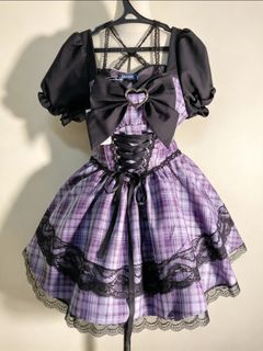 (Category: ) located in . Submitted by hyhandpickcloset2021 (Listing ID 1470687723, Image 1). Description: .