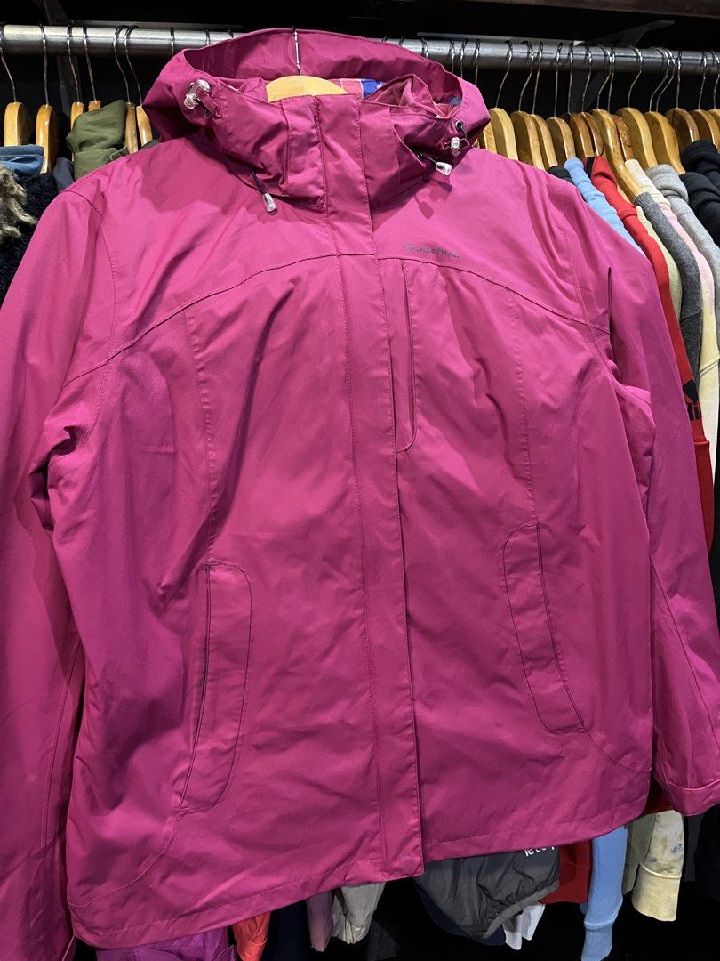 Q U E C H U A Womens Outdoor Jacket (Category: Coats, Jackets and Outerwear) located in Baliuag. Submitted by TOCThrift (Listing ID 1470708364, Image 3). Description: Q U E C H U A Womens Outdoor Jacket Size XL on tag (womens) 22 width x 27 Length L-XL womens fit Waterproof Excellent Condition No issue 880 + SF Baliwag, Bulacan.