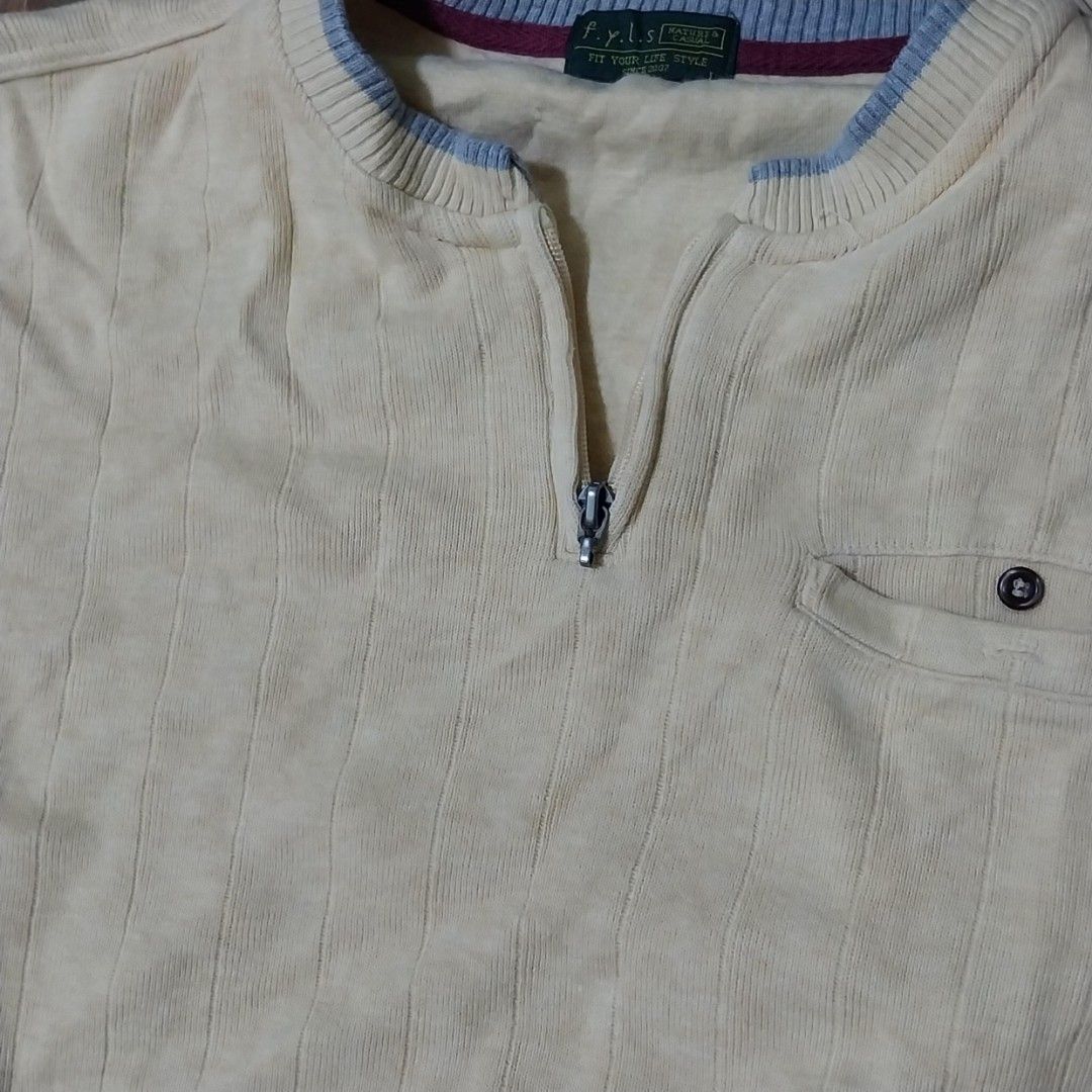 Quarter Zip (Category: Hoodies) located in Marikina City. Submitted by beeflosam (Listing ID 1470707445, Image 2). Description: 22 width 24 length best if you're going for boxy fit vibes via gogoexpress.