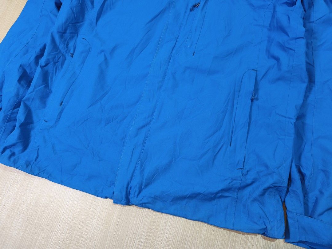 Quechua Blue Waterproof Jacket (Category: Coats, Jackets and Outerwear) located in Santo Tomas. Submitted by ThriftyTeng07 (Listing ID 1470685061, Image 3). Description: Quechua Waterproof Jacket Dimensions W-22.5 x L-29 Fits Large to Semi XL size may issue parang tinakpan yata ng patch yung butas nya,check nyo sa last 2 pics Overall Maganda pa nman need lang wash 500+SF ONLY .