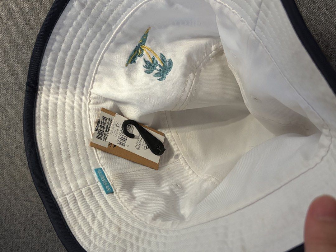 QUICKSILVER Reversible Island Bucket Hat (Category: Hats & Beanies) located in Marikina City. Submitted by rosiebaebae (Listing ID 1470625004, Image 2). Description: - never been used - 100% authentic - with tag as seen in the picture RFS: decluttering and need funds MOP: Gcash, maya, or maribank Delivery fee is shouldered by the buyer.