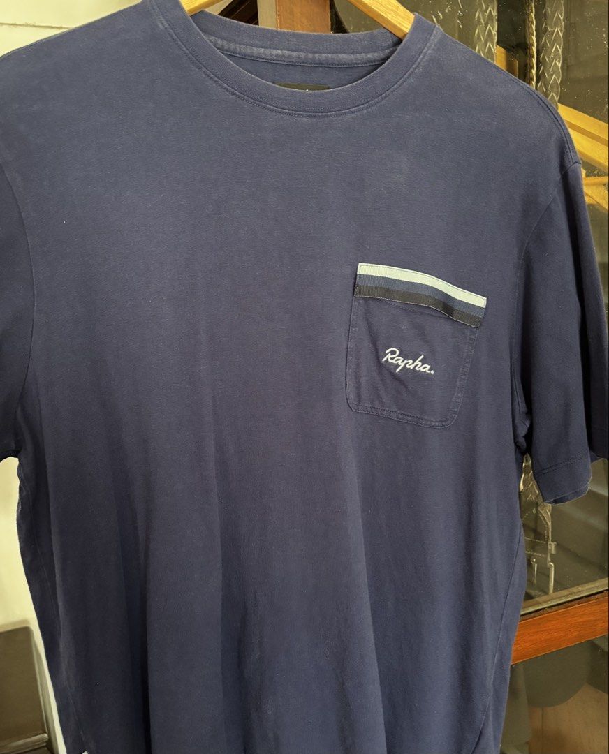 Rapha Logo Pocket T-Shirt Navy Blue Size M (Category: Tshirts & Polo Shirts ) located in Makati City. Submitted by bbongg (Listing ID 1470614244, Image 1). Description: Rapha Pocket Shirt Original Medium 21Wx26L Price negotiable Vgood cond, seldom used Decluttering For pick up delivery.