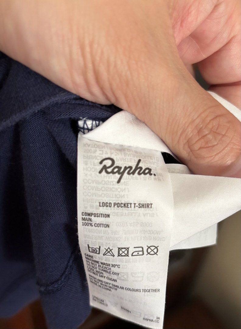 Rapha Logo Pocket T-Shirt Navy Blue Size M (Category: Tshirts & Polo Shirts ) located in Makati City. Submitted by bbongg (Listing ID 1470614244, Image 3). Description: Rapha Pocket Shirt Original Medium 21Wx26L Price negotiable Vgood cond, seldom used Decluttering For pick up delivery.