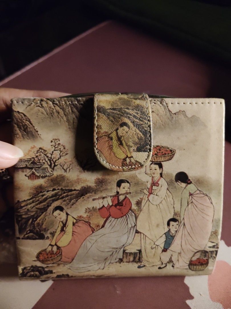 Rare japan wallet (Category: Wallets & Card holders) located in Quirino. Submitted by megay12 (Listing ID 1470692587, Image 2). Description: Rare find japan wallet.. medium size.. gandara nia sulit 😊.