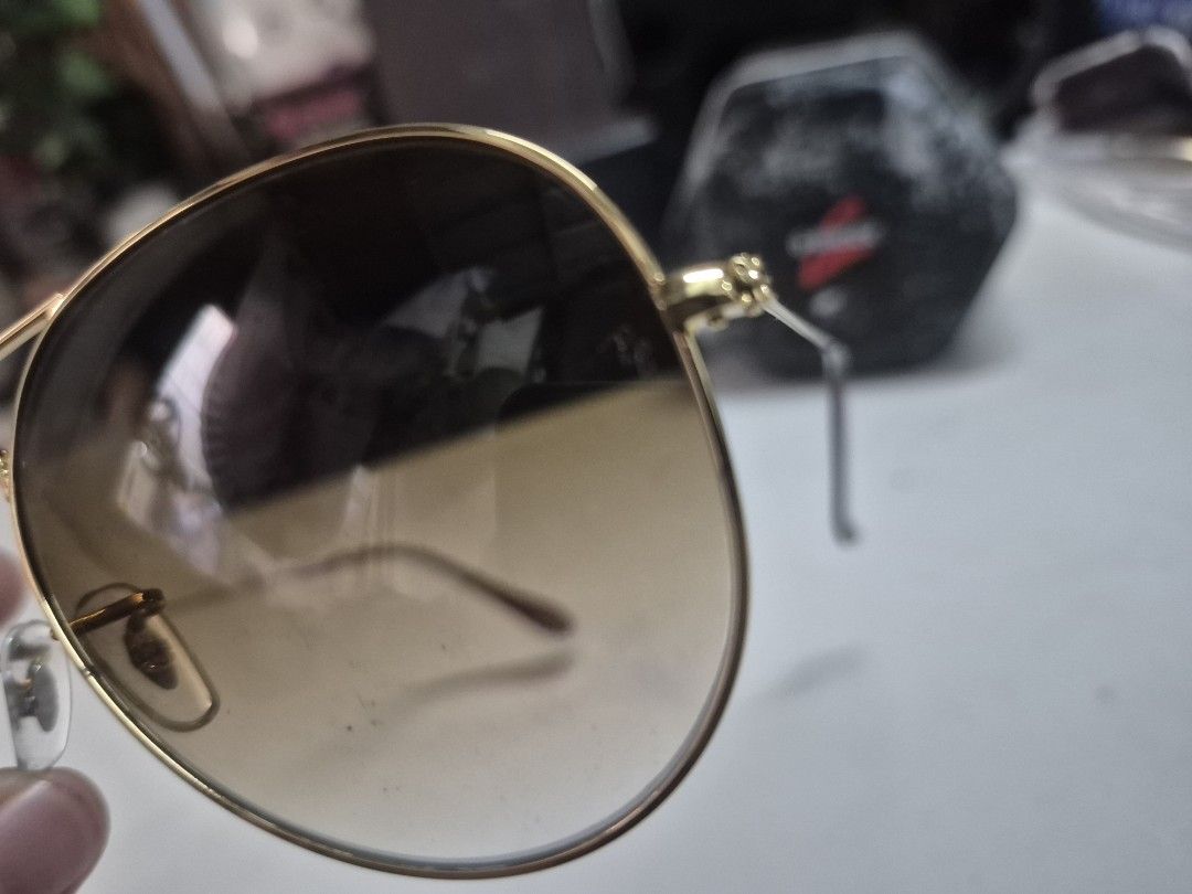 Rayban AVIATOR Classic mabigat lenses (Category: Sunglasses & Eyewear) located in Cavite. Submitted by wearit_again (Listing ID 1470621626, Image 3). Description: RAYBAN AVIATOR NO ISSUE JAPAN SURPLUS GALING.