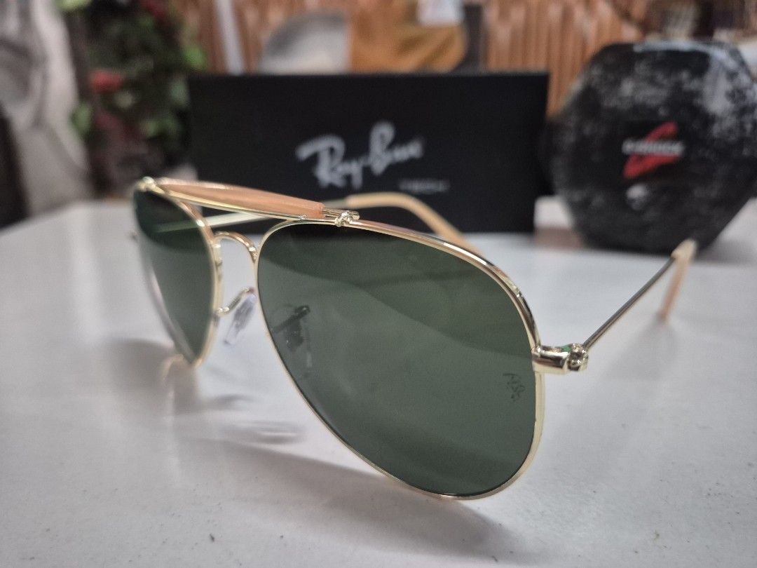 Rayban Aviator Large (Category: Sunglasses & Eyewear) located in Cavite. Submitted by wearit_again (Listing ID 1470620709, Image 1). Description: RAYBAN AVIATOR Large NO ISSUE JAPAN SURPLUS GALING.