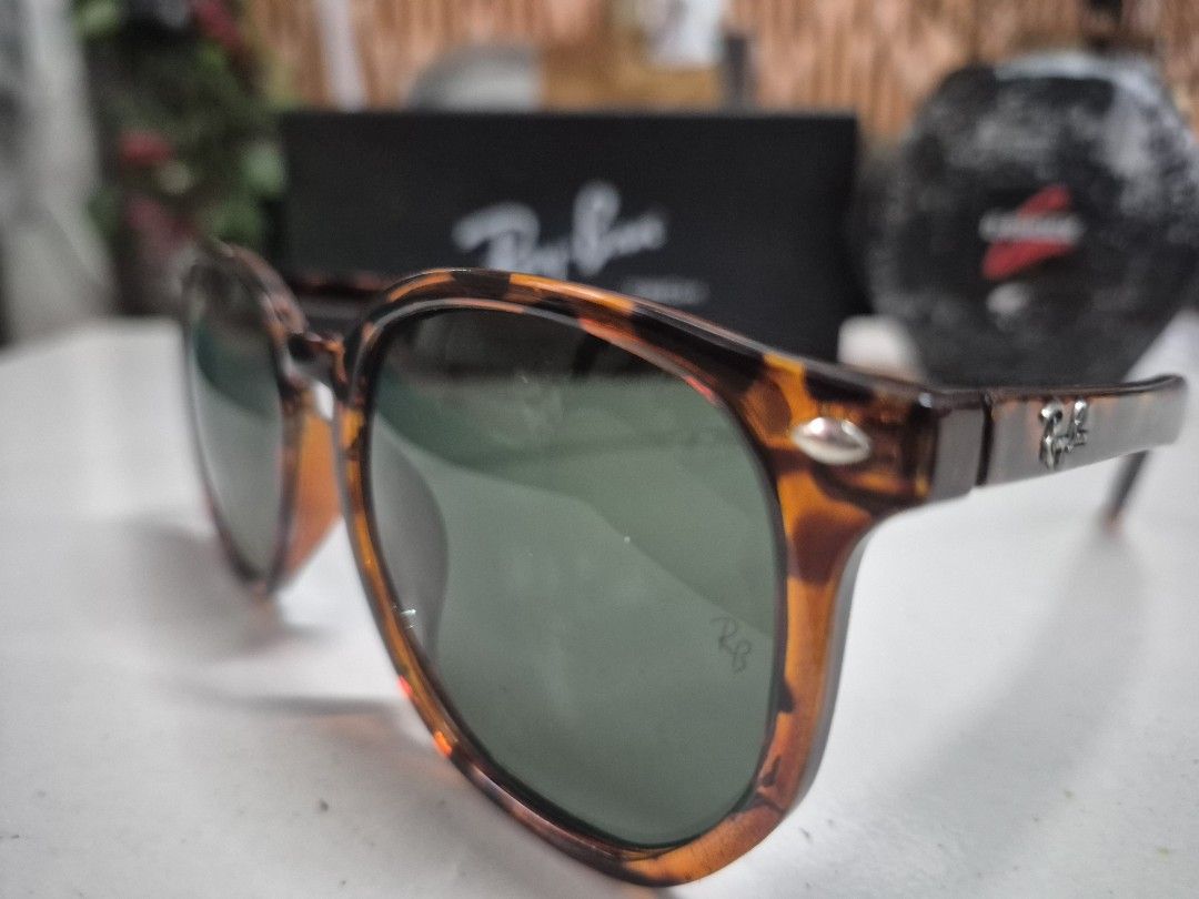 Rayban elliot (Category: Sunglasses & Eyewear) located in Cavite. Submitted by wearit_again (Listing ID 1470672631, Image 3). Description: RAYBAN Elliott Havana NO ISSUE JAPAN SURPLUS GALING.