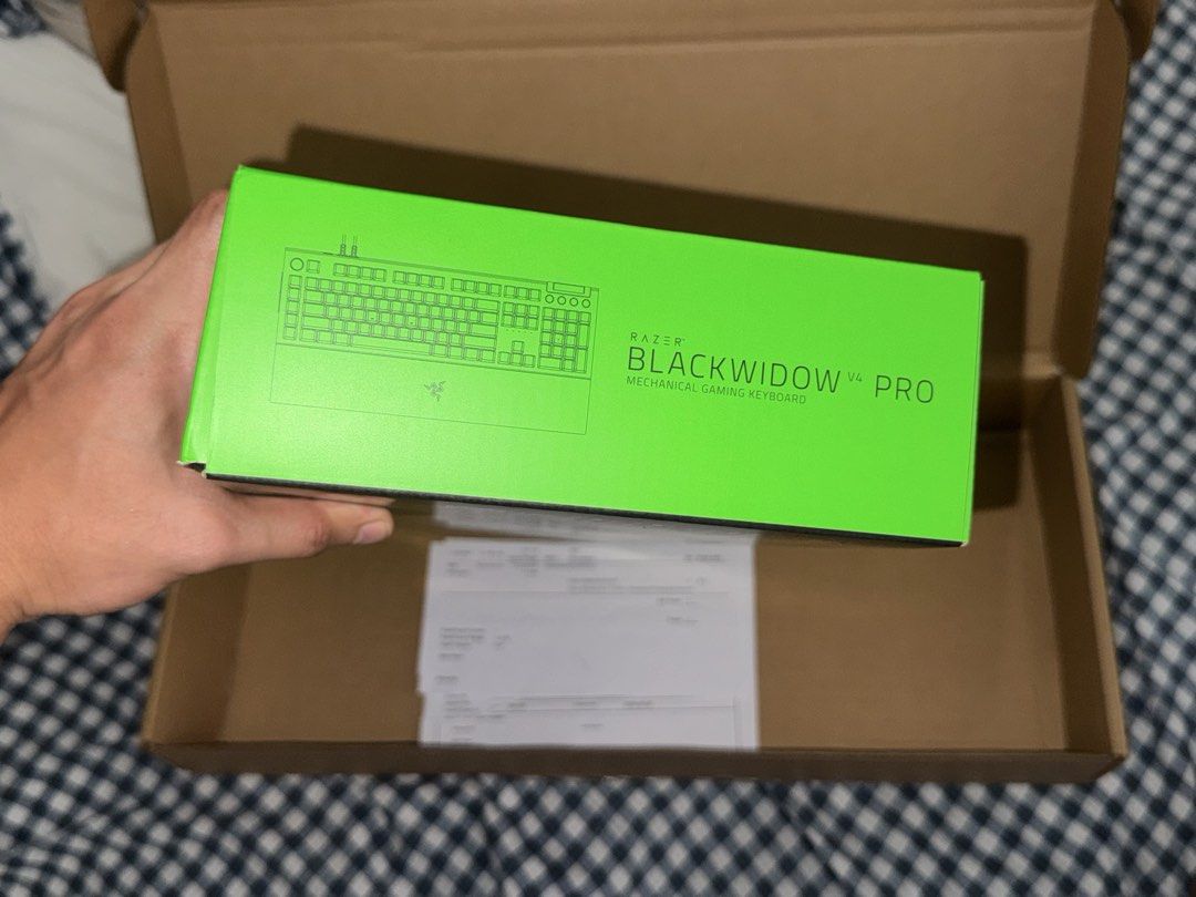 RAZER BLACKWIDOW V4 PRO KEYBOARD GAMING (Category: Computer Keyboard) located in Pasig City. Submitted by n0v3lty (Listing ID 1470686521, Image 2). Description: -negotiable -bought for 14k -have 5 stocks (if u buy 2or more i give discount) location: Santolan, Pasig City Meetup/Lalamove/LBC Check my marketplace reviews for legitimacy thank you! 🫶.