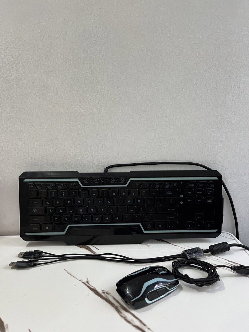Razer TRON Legacy Gaming Keyboard and Mouse Set (Category: Computer Keyboard) located in Bacacay. Submitted by aiksgoods (Listing ID 1470594207, Image 1). Description: In good condition.