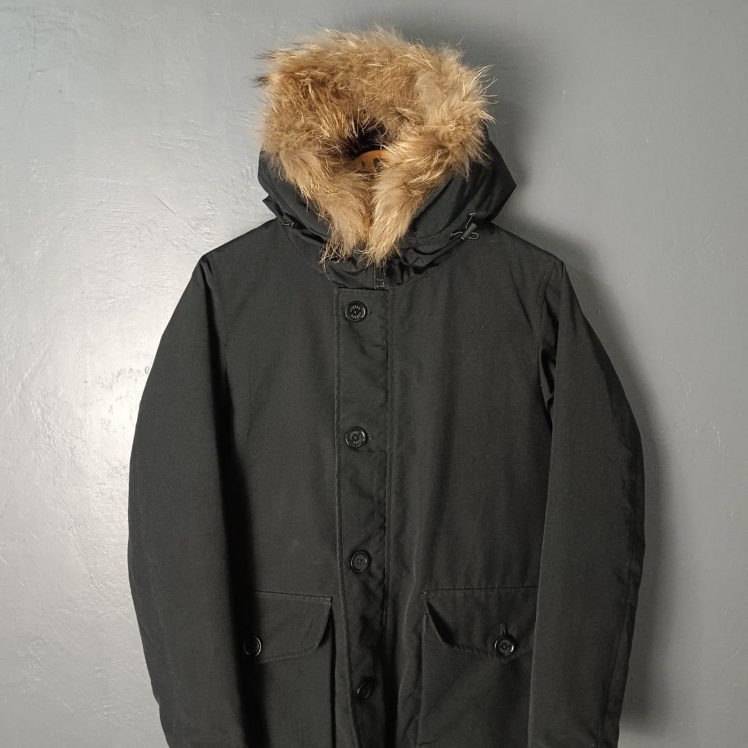 READ DESCRIPTION - For Women - Danton (Category: Coats, Jackets and Outerwear) located in Bacolod City. Submitted by drop.ph (Listing ID 1470687028, Image 2). Description: Danton - Down Jacket w/ Fur Trim Hood Authentic *Oversized *Size S - 20x27 *Very Good *Minor stain, Missing logo *PURCHASE ANY DANTON ITEMS I'LL GIVE THIS FOR FREE.