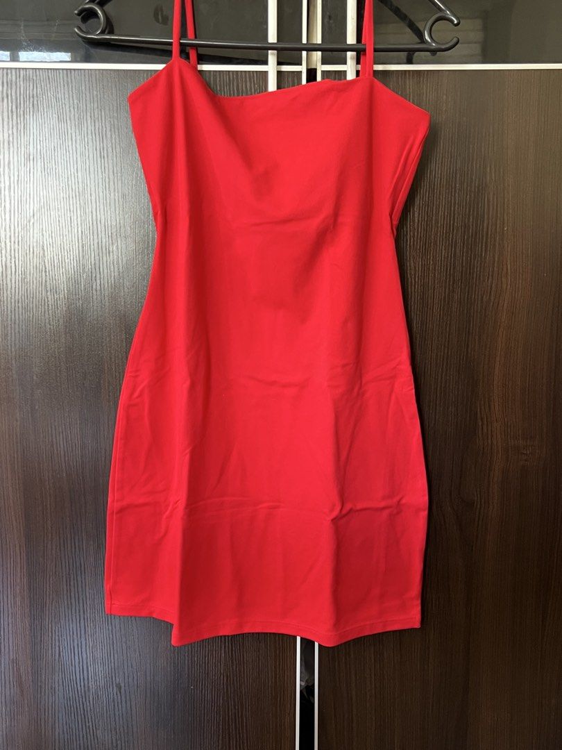 Red Bodycon Spaghetti Strap Mini Dress (Category: Dresses) located in Cebu City. Submitted by d.fitsnfinds (Listing ID 1470598218, Image 2). Description: - Color: Bright red - Style: Mini dress, slip-on, straight neckline - Fit: Fitted silhouette that hugs the body - Details: Thin shoulder straps, smooth fabric texture - Best for: Parties, dates, or nights out MOP: Gcash 🚚 Delivery: Buyer will shoulder DF/SF. PAY FIRST. Booking will be done AFTE