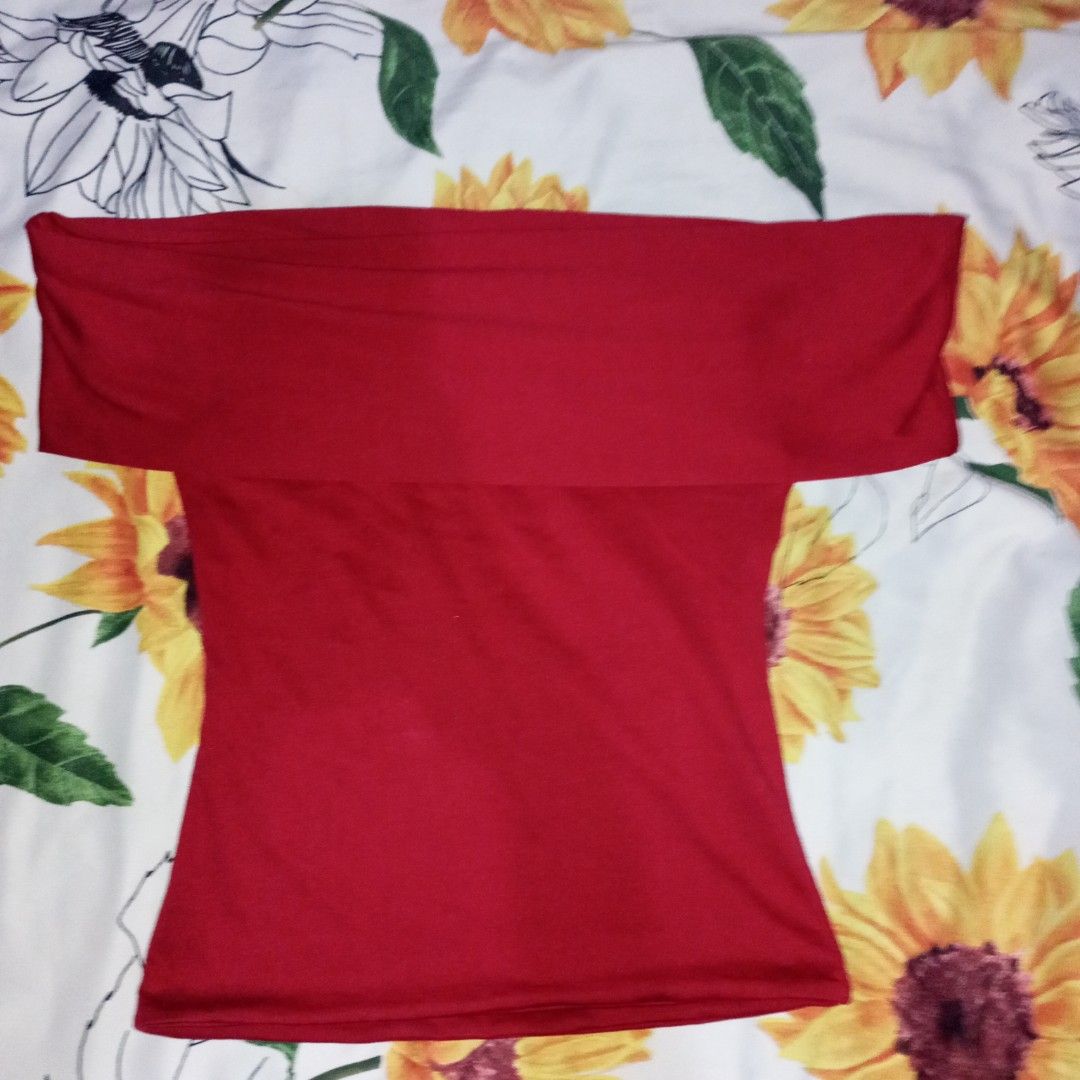 Red fitted off shoulder top (Category: Others Tops) located in Manila. Submitted by pre1ovedbyjay (Listing ID 1470660987, Image 1). Description: Size: S - M.