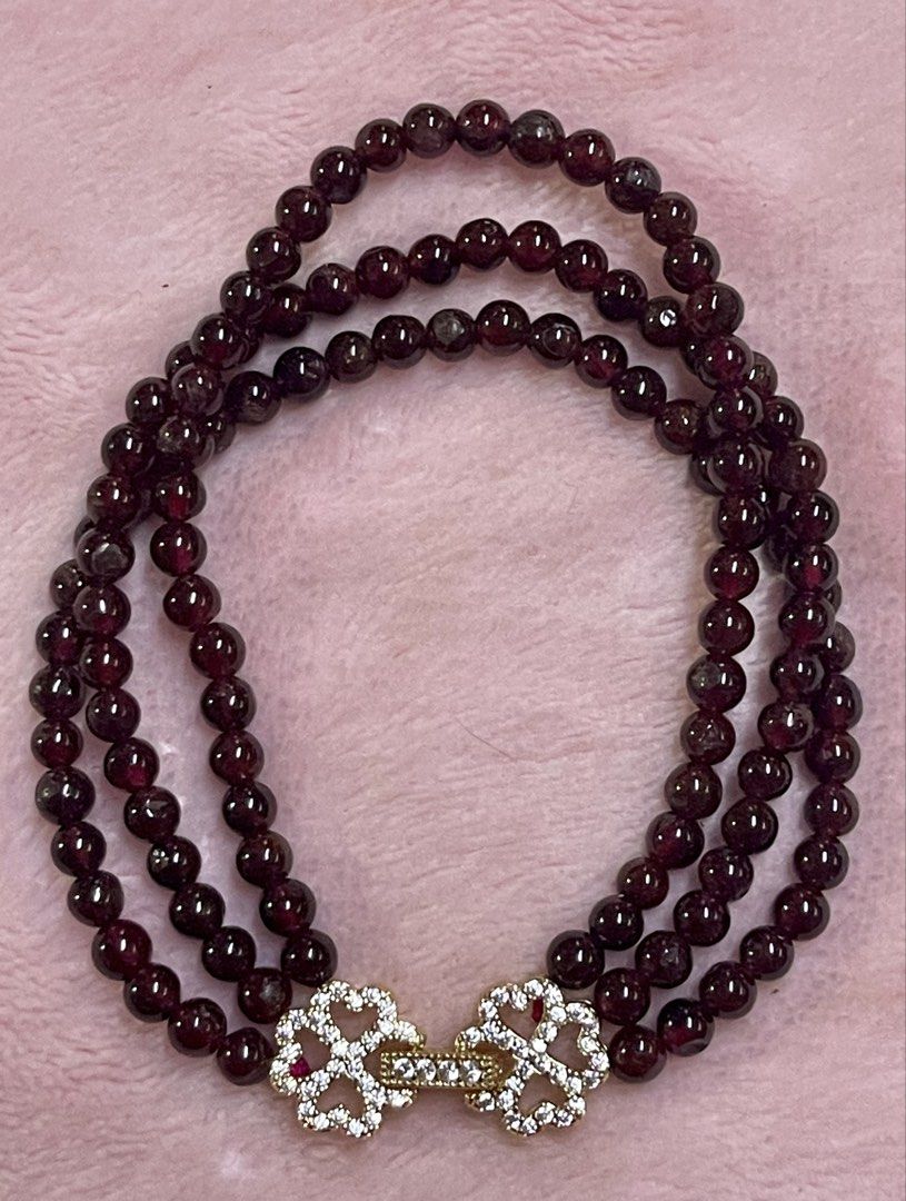 Red Garnet 3lapsBracelet (Category: Bracelets) located in Manila. Submitted by Crystal_Oracle (Listing ID 1470562411, Image 1). Description: Garnet cleanses and re-energises the chakras. It revitalises, purifies and balances energy, bringing serenity or passion as appropriate. Inspires love and devotion. Garnet balances the sex drive and alleviates emotional disharmony. It activates and strengthens the survival instinct, bringing courage and hope