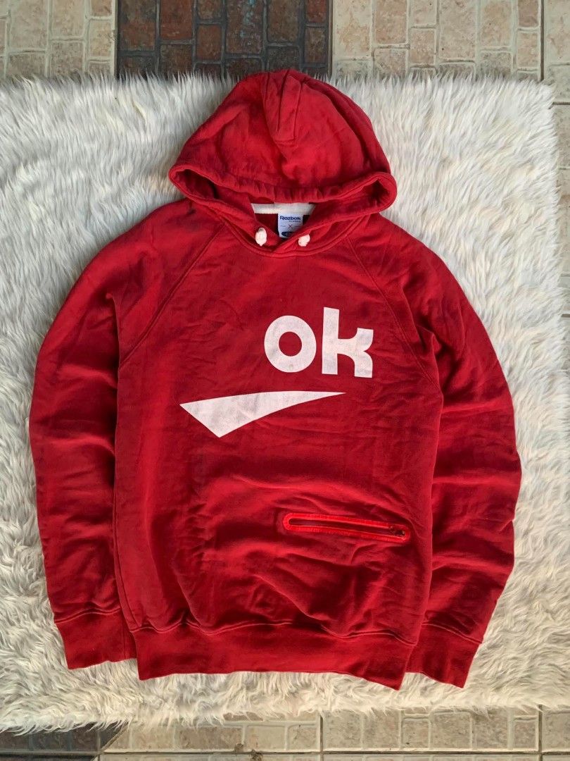 Reebok Classic Red Hoodie Size S (Category: Hoodies) located in Manila. Submitted by reiyangelow (Listing ID 1470743356, Image 1). Description: Reebok Classic red Pullover Hoodie 25x17 excellent condi 450php 📍manila area.