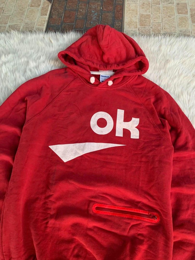 Reebok Classic Red Hoodie Size S (Category: Hoodies) located in Manila. Submitted by reiyangelow (Listing ID 1470743356, Image 2). Description: Reebok Classic red Pullover Hoodie 25x17 excellent condi 450php 📍manila area.