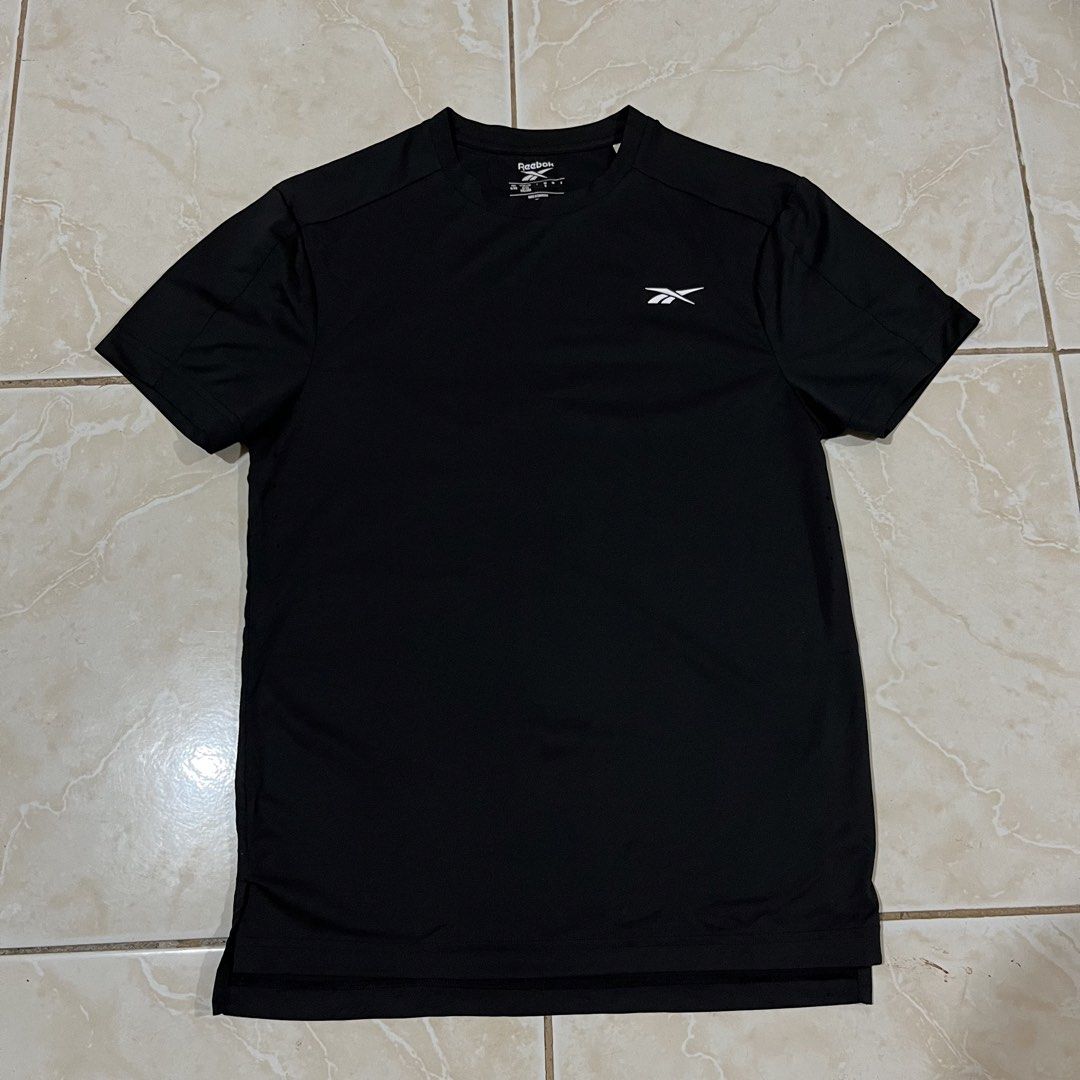 Reebok Running Shirt (Category: Tshirts & Polo Shirts ) located in Alubijid. Submitted by rstylthrft (Listing ID 1470635647, Image 1). Description: .