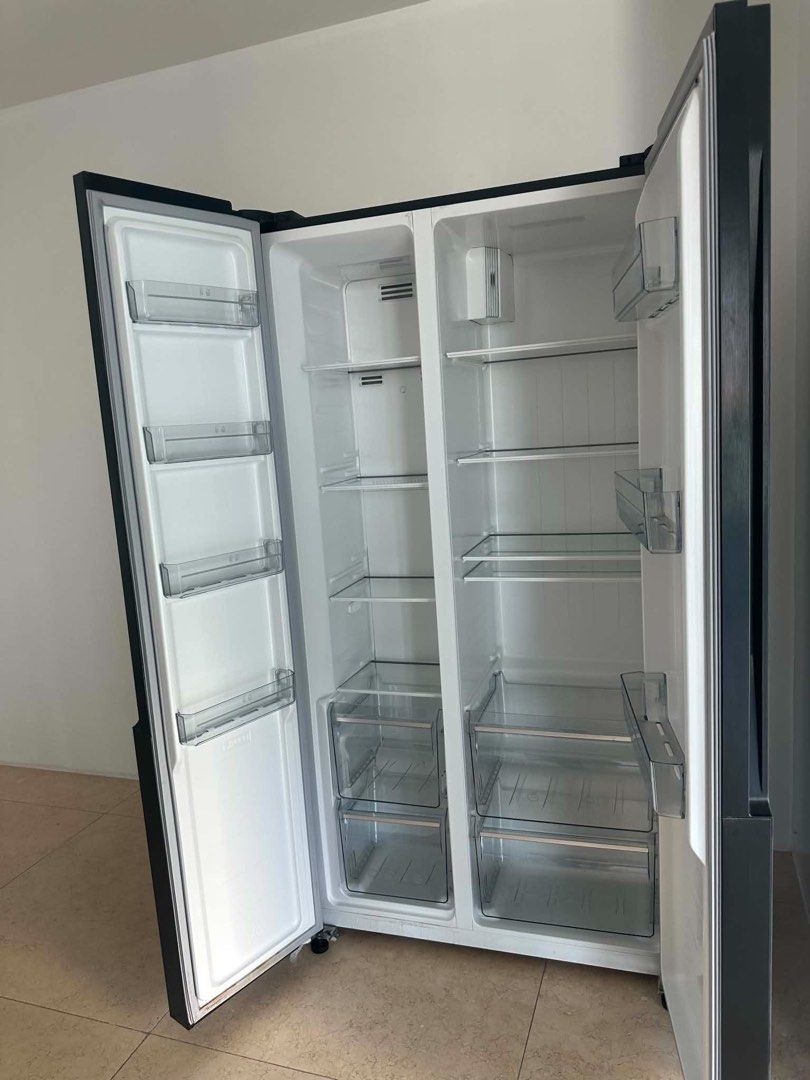 refrigerator (Category: Bathroom & Kitchen Fixtures) located in Makati City. Submitted by zencrystal-3de6cc (Listing ID 1470645757, Image 3). Description: .