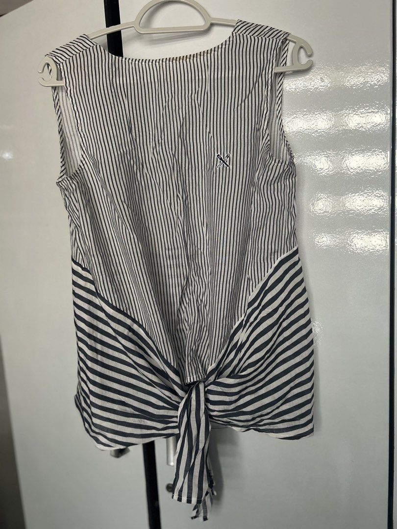 Regatta Striped Sleeveless Tie-Front Top with Back Buttons (Category: Sleeveless) located in Pasig City. Submitted by ladyleslieisletavelarde4902 (Listing ID 1470588238, Image 1). Description: Stylish navy and white striped sleeveless top featuring a combination of vertical and horizontal stripe panels Brand: Regatta Size: Extra Small (XS) Shipping c/o buyer.