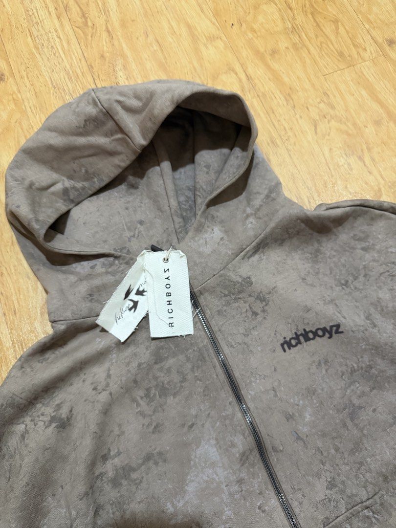Richboyz Soil Double Zip Hoodie (Category: Hoodies) located in Danao, Cebu. Submitted by yunoball (Listing ID 1470671308, Image 3). Description: Size XL on tag Good as new No issues .