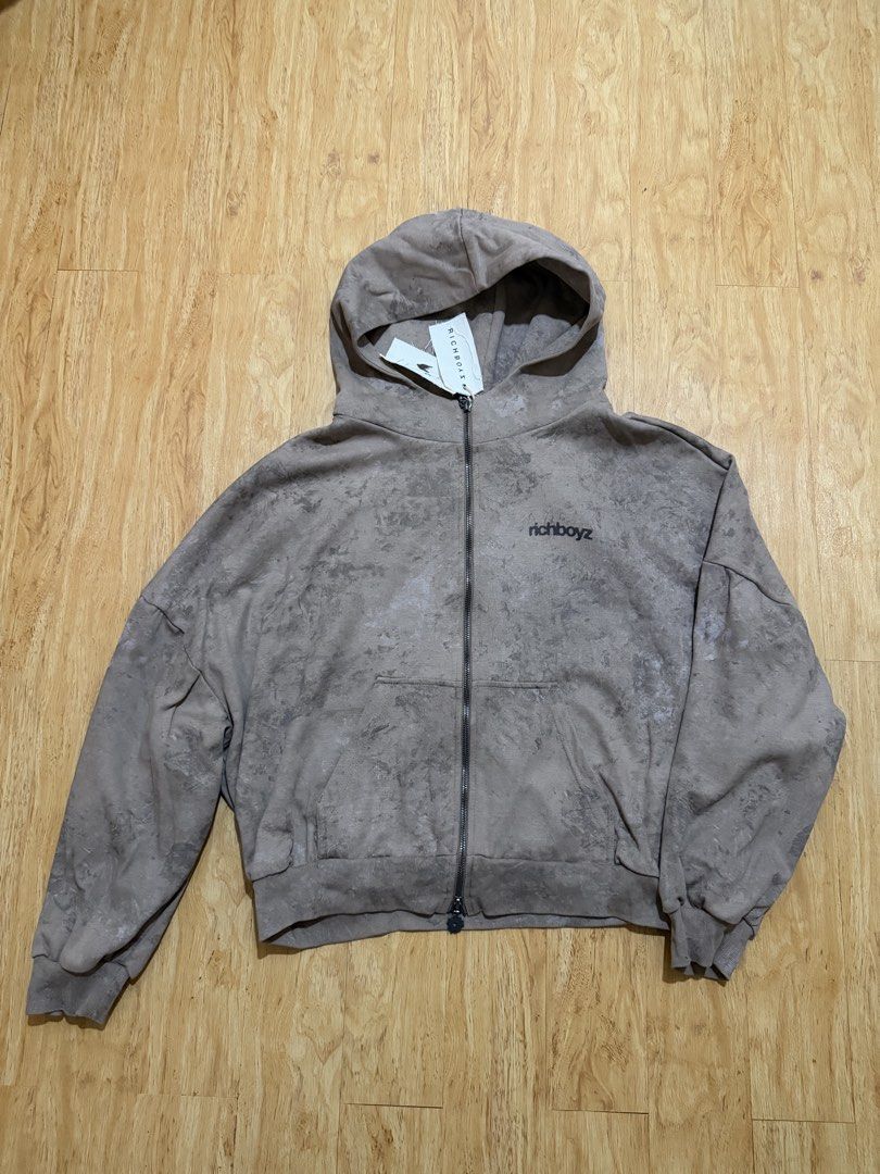 Richboyz Soil Double Zip Hoodie (Category: Hoodies) located in Danao, Cebu. Submitted by yunoball (Listing ID 1470671308, Image 1). Description: Size XL on tag Good as new No issues .
