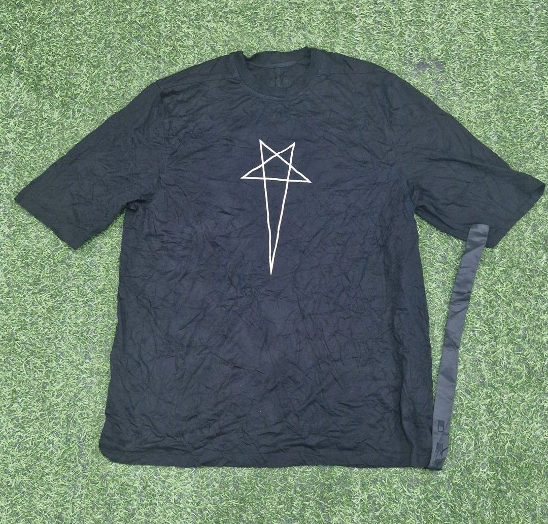 Rick owens DRKSHDW (Category: Tshirts & Polo Shirts ) located in Pili. Submitted by the_g_thrift (Listing ID 1470659408, Image 1). Description: Rick owens DRKSHDW size medium dimes: 23 x 30 excellent condition as new need wash only.