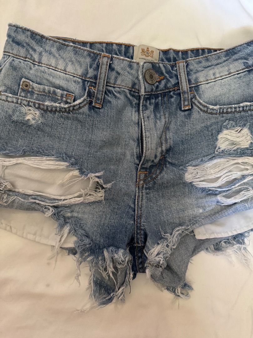 River Island Distressed Denim Shorts Size 6 (Category: Shorts) located in Cebu City. Submitted by _t.rix (Listing ID 1470573206, Image 1). Description: - Brand: River Island - Size: 6 - Wash: Light wash denim - Style: Heavily distressed with ripped front panels - Hem: Trendy frayed raw hem - Details: Classic 5-pocket design, contrast stitching, metal rivets, and back leather brand patch.