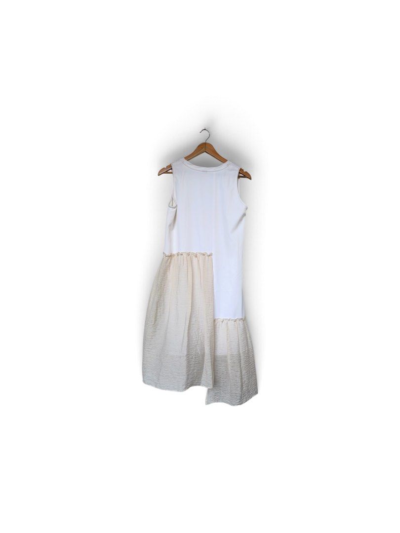 ROCOCO Maxi Multi Layered Sleeveless Maxi Dress (Category: Dresses) located in Quezon City. Submitted by chrizcboutique (Listing ID 1470678282, Image 1). Description: ROCOCO Maxi Multi Layered Sleeveless Maxi Dress with lining small in tag can fit small to medium frame Measurements laid in flat shoulder to shoulder approx 13 inches armpit to armpit approx 18.5 inches waist approx 19 inches lenght approx 41 inches shortest front Condition still in