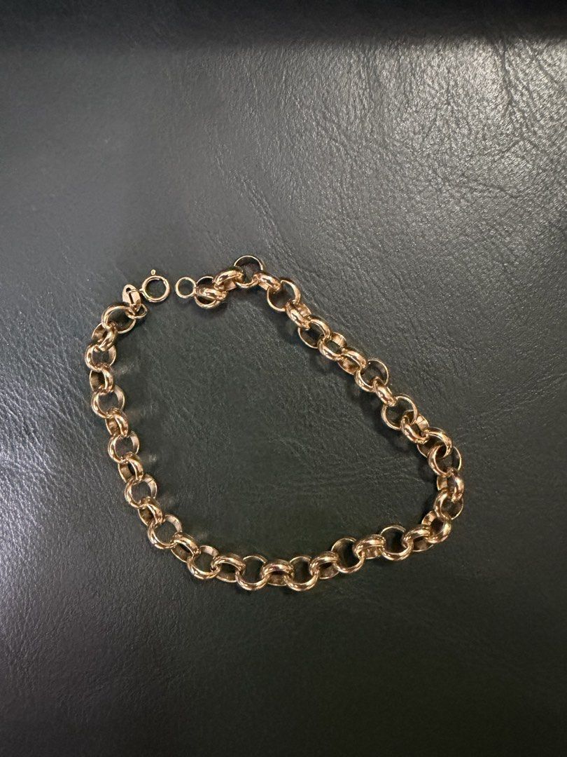Rolo Chain Bracelet, 18k, 7 “ (Category: Bracelets) located in Las Pinas. Submitted by cath_mill (Listing ID 1470563682, Image 2). Description: - Material: Solid 18K gold (hallmarked near closure) - Length: 7 inches - Style: Classic link with a secure spring ring clasp - Fit: Comfortable for everyday wear - Inclusion: Comes with a blue storage box Ships from Las Pinas .