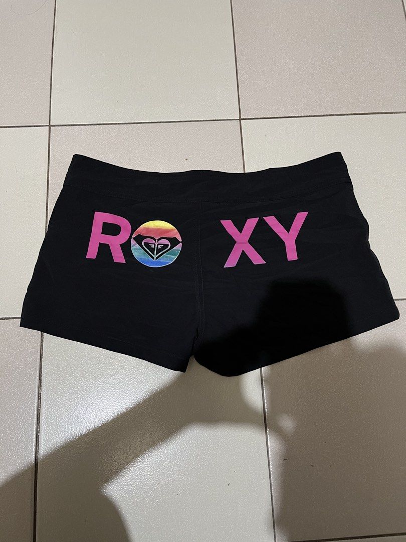 Roxy short (Category: Shorts) located in Siniloan. Submitted by marceiron316276 (Listing ID 1470564084, Image 1). Description: .