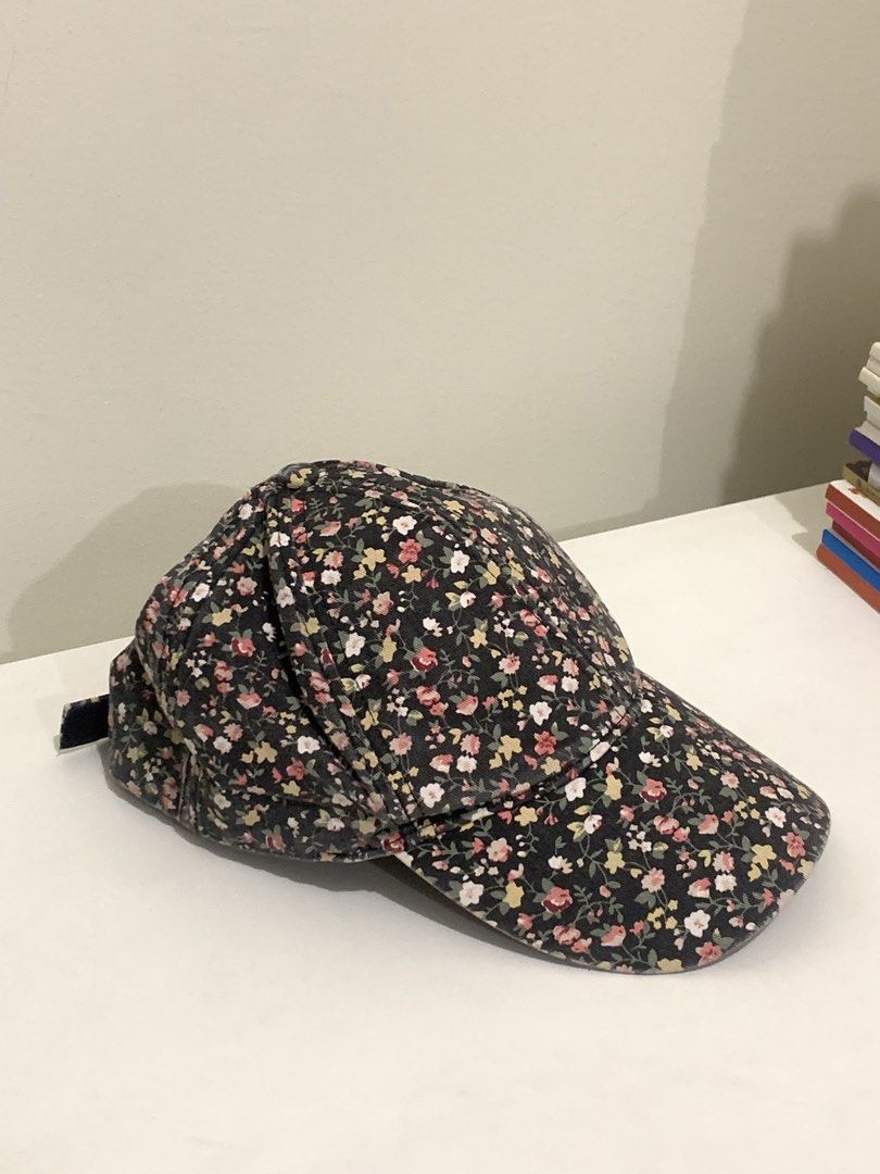 Rubi Floral Print Baseball Cap (Category: Caps & Hats) located in Pasig City. Submitted by lovedbyri (Listing ID 1470701523, Image 1). Description: - Brand: Rubi - Design: Stunning all-over floral print on a dark background - Fit: Classic curved brim with an adjustable strap closure at the back - Interior: Structured paneling with official Rubi brand label - Perfect for everyday casual wear and sunny days out!.