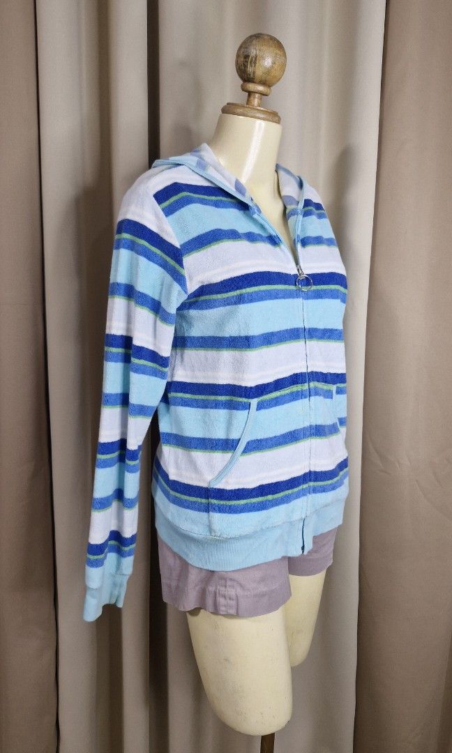 S: Old Navy Jacket (Category: Coats, Jackets and Outerwear) located in Calabanga. Submitted by deniseallyson (Listing ID 1470673097, Image 2). Description: .