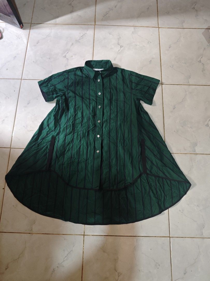 Sacai assymetrical top (Category: Luxury Apparel) located in Binalbagan. Submitted by Kristoffer_Arguelles (Listing ID 1470587591, Image 2). Description: brand new condition 10/10 Walang ka issue issue .