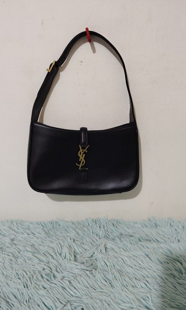 Saint laurent hobo bag (Category: Luxury Bags & Wallets) located in Quezon City. Submitted by thriftmo19 (Listing ID 1470653373, Image 1). Description: Excellent condition No issue at all 7k only.