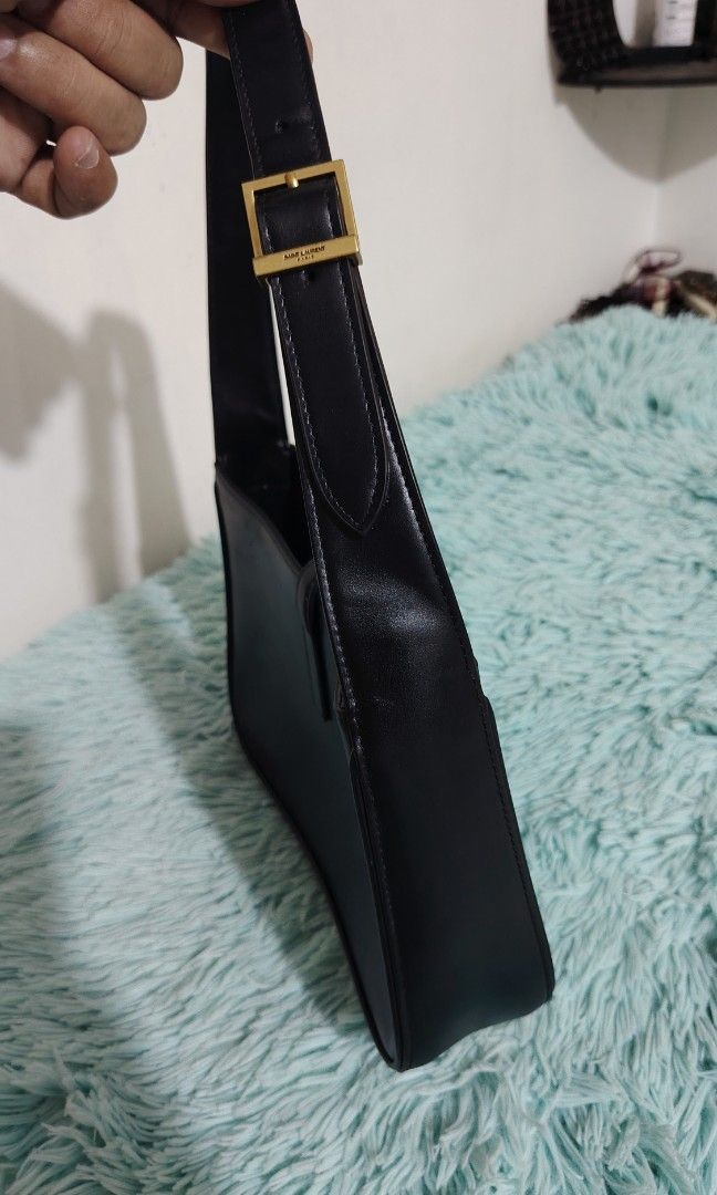 Saint laurent hobo bag (Category: Luxury Bags & Wallets) located in Quezon City. Submitted by thriftmo19 (Listing ID 1470653373, Image 3). Description: Excellent condition No issue at all 7k only.