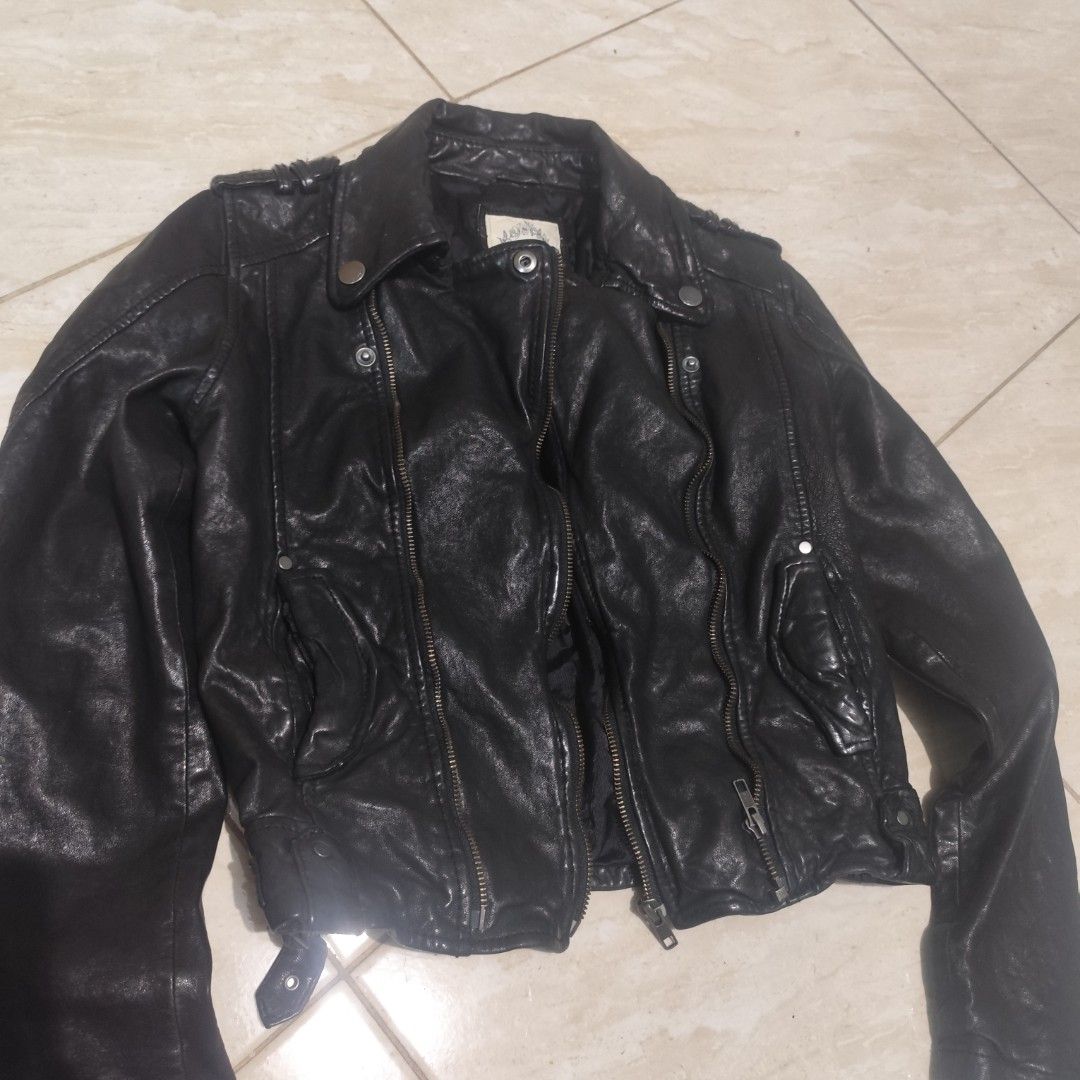 Salad Leather Jacket (Category: Coats, Jackets and Outerwear) located in Manila. Submitted by buyybustt (Listing ID 1470650528, Image 2). Description: Brought in Hongkong 18x16or 15.5 Dm.