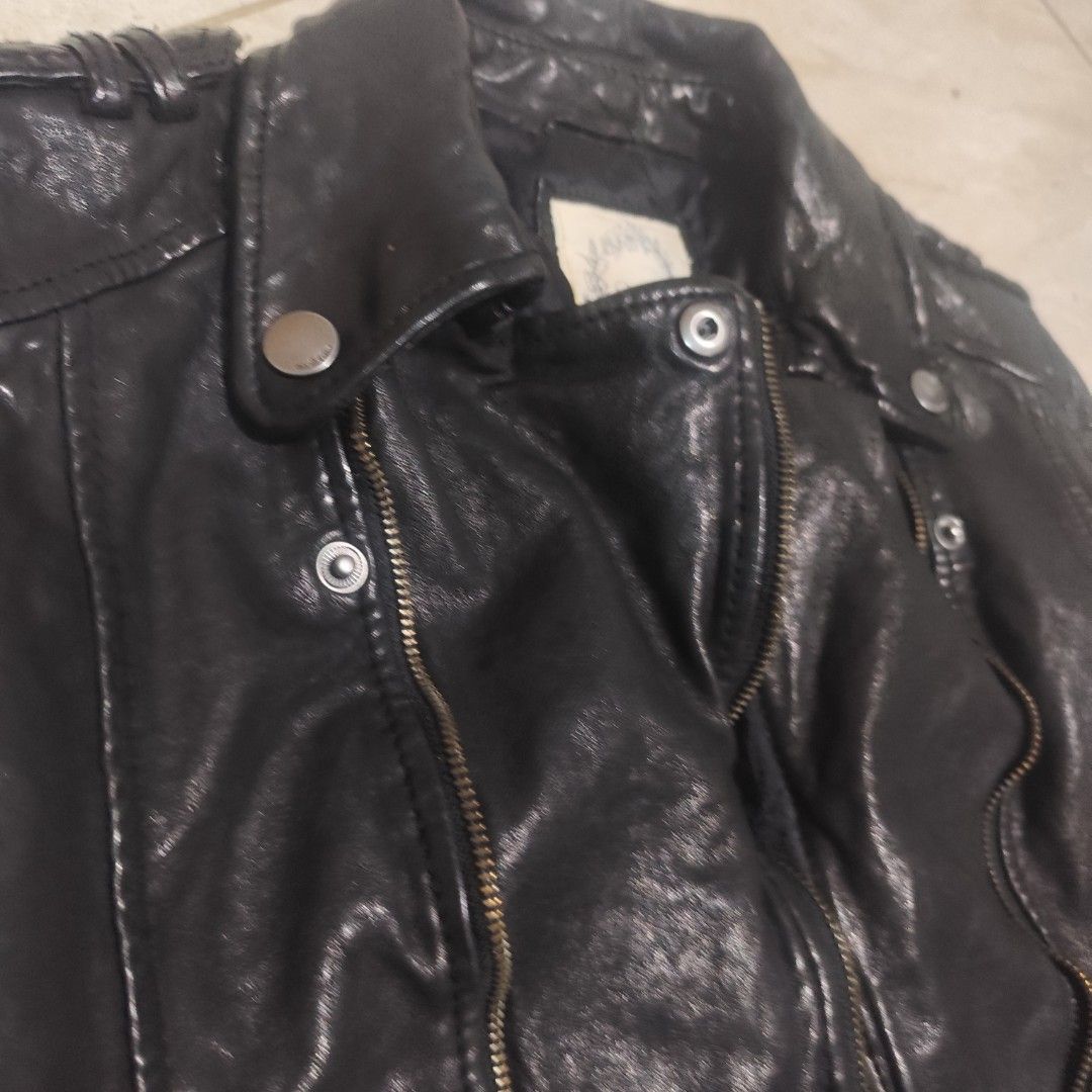 Salad Leather Jacket (Category: Coats, Jackets and Outerwear) located in Manila. Submitted by buyybustt (Listing ID 1470650528, Image 3). Description: Brought in Hongkong 18x16or 15.5 Dm.