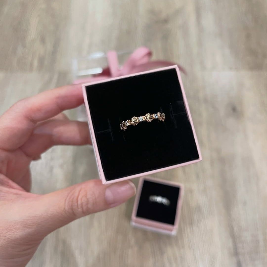 SALE❗Pandora Sparkling Seashell Ring (Category: Rings) located in Manila. Submitted by badaloves_u (Listing ID 1470591812, Image 1). Description: - 💯 Authentic Pandora with Authenticity ALE marks - FREE Box and Paper bag 🛍️ - ✨ FREE Cleaning to any Pandora Store - Actual photo posted 🎀 🛵 LALAMOVE courier for same day delivery 🚚 J&T provincial courier.