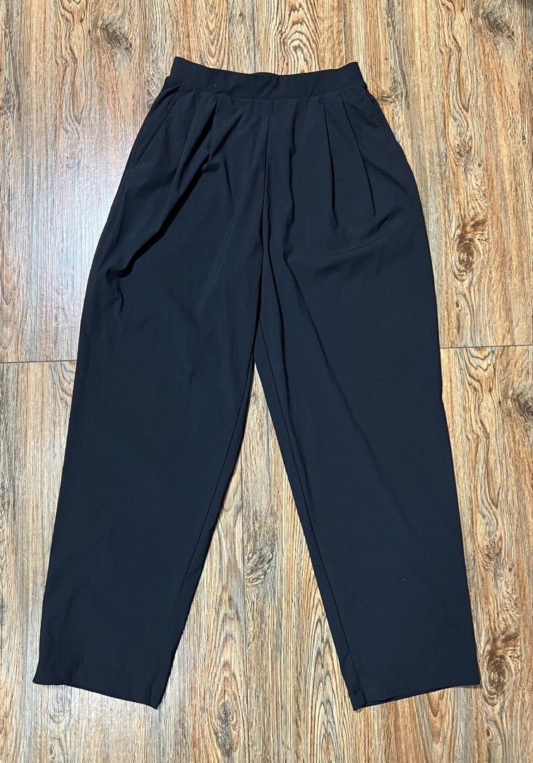 SALE‼️UNIQLO Pants (Category: Other Bottoms) located in San Jose del Monte. Submitted by senorita_wella (Listing ID 1470613732, Image 1). Description: .