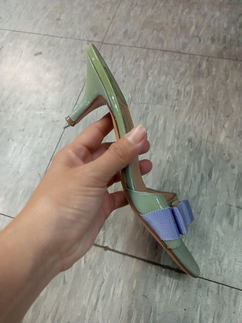 SALVATORE FERRAGAMO (Category: Heels) located in Bulacan. Submitted by joanagwen (Listing ID 1470607833, Image 3). Description: Size 6 on tag Pang Slim na paa.