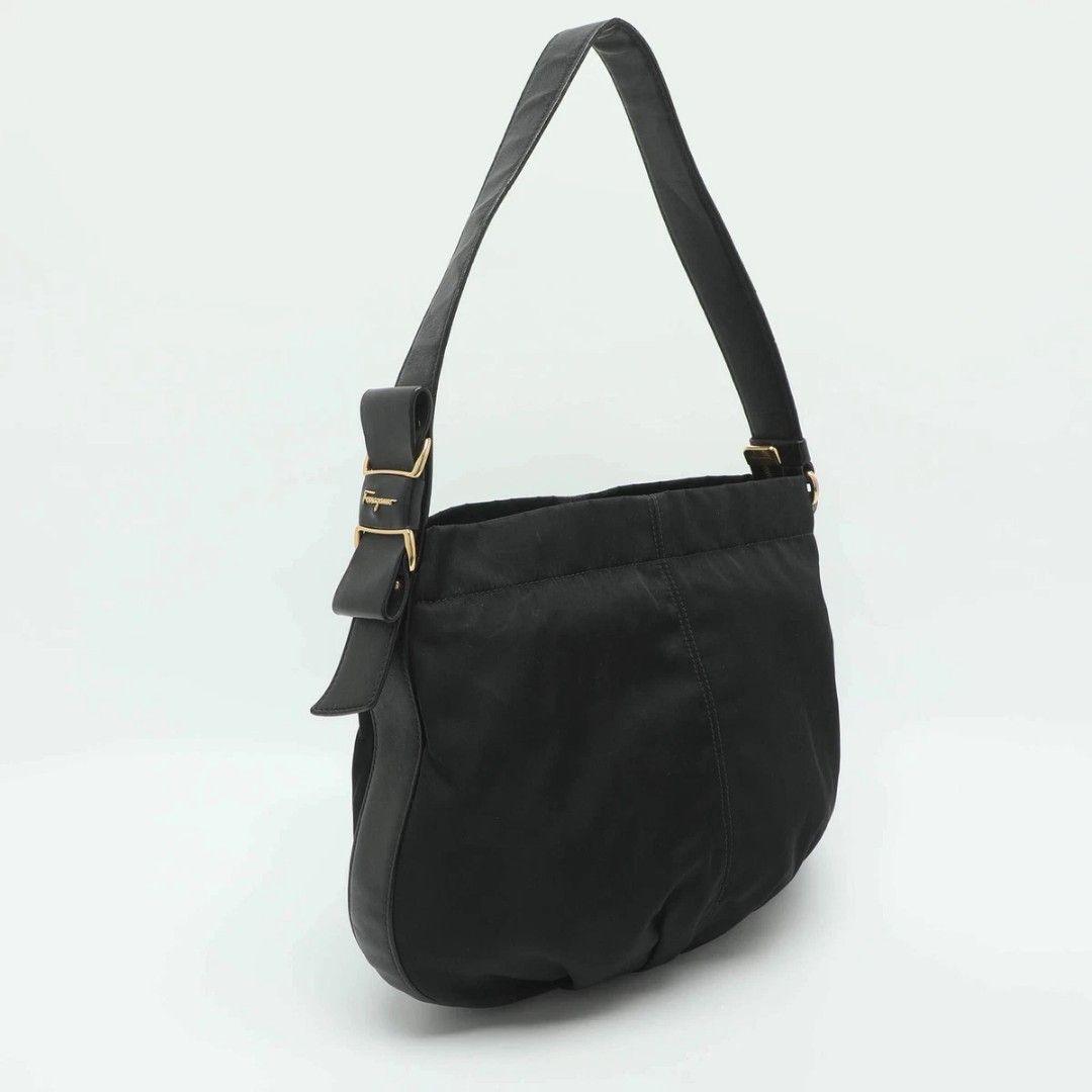 Salvatore Ferragamo (Category: Luxury Bags & Wallets) located in Dumaguete. Submitted by camillaolshoppe2 (Listing ID 1470640997, Image 1). Description: authentic Ferra excellent condition Ganda pa.