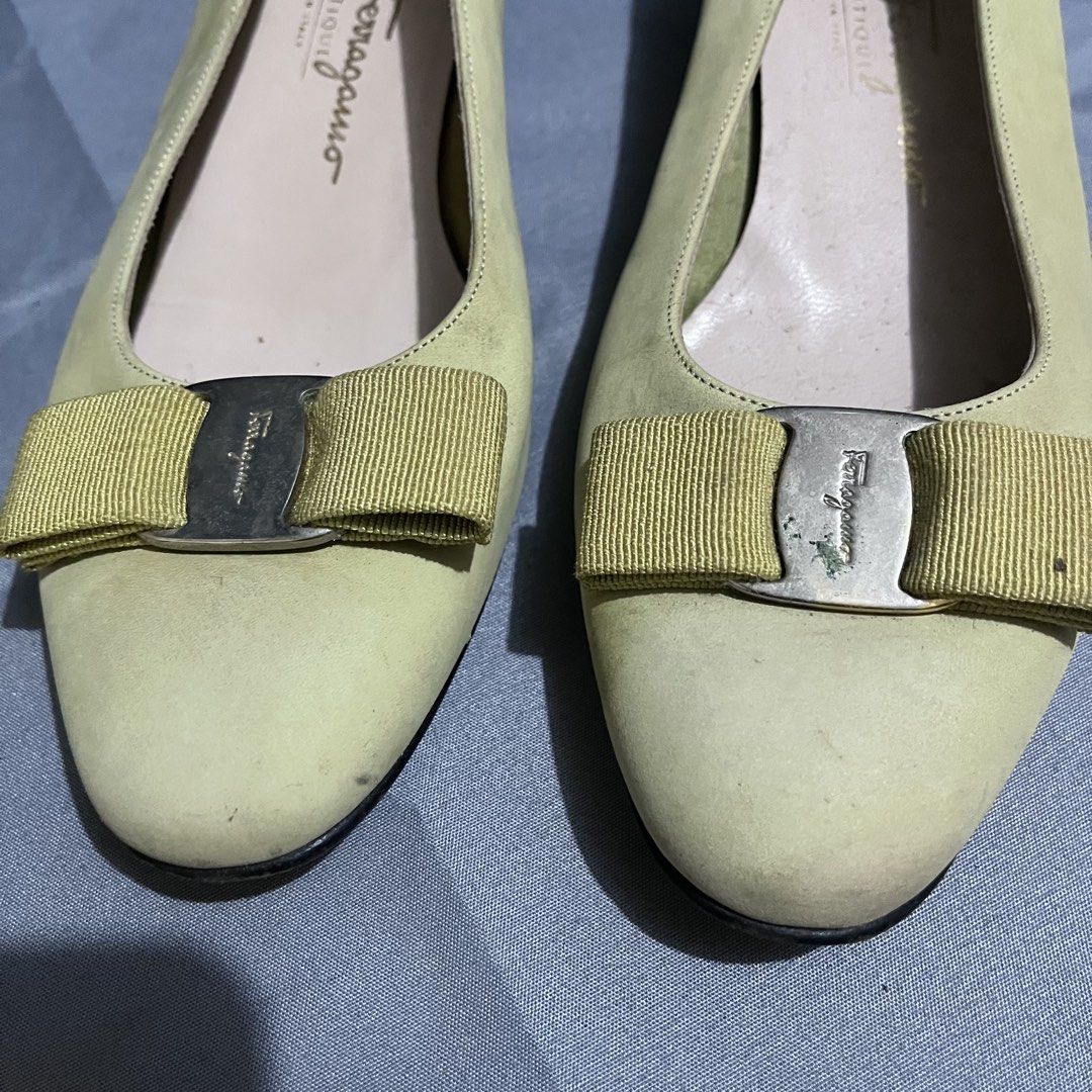 Salvatore Ferragamo Vara Bow Pumps (Category: Sneakers & Footwear) located in Taguig. Submitted by maniladept. (Listing ID 1470697062, Image 2). Description: Pamigay price and still negotiable Salvatore Ferragamo Vara Bow Pumps Size:7us womens 8/10 condition Dm me Pair only .