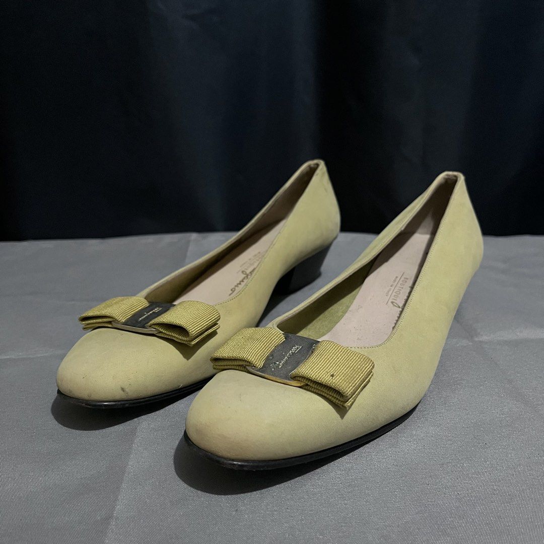 Salvatore Ferragamo Vara Bow Pumps (Category: Sneakers & Footwear) located in Taguig. Submitted by maniladept. (Listing ID 1470697062, Image 1). Description: Pamigay price and still negotiable Salvatore Ferragamo Vara Bow Pumps Size:7us womens 8/10 condition Dm me Pair only .