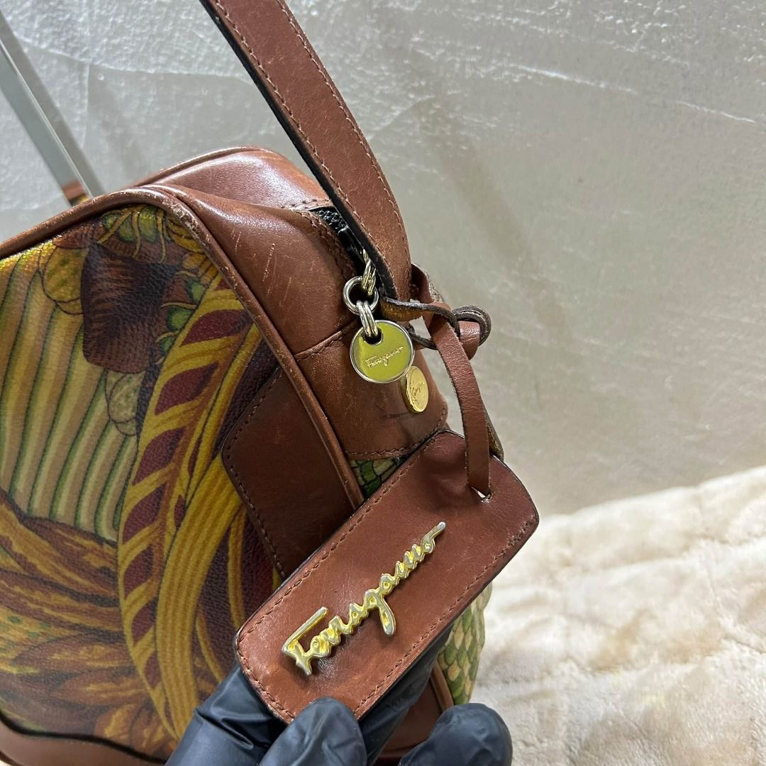 SALVATORE FERRAGAMO VINTAGE SLINGBAG (Category: Shoulder Bags) located in Caloocan City. Submitted by j3ngsanity (Listing ID 1470581237, Image 2). Description: ISSUE : MINIMAL SIGN OF USAGE / MIN LOOSE ADESSIVE SA PINAG DUGTUNGAN NG PANEL DI NAKAKA APEKTO SA PERFORMANCE / MIN LEATHER SCRATCH.