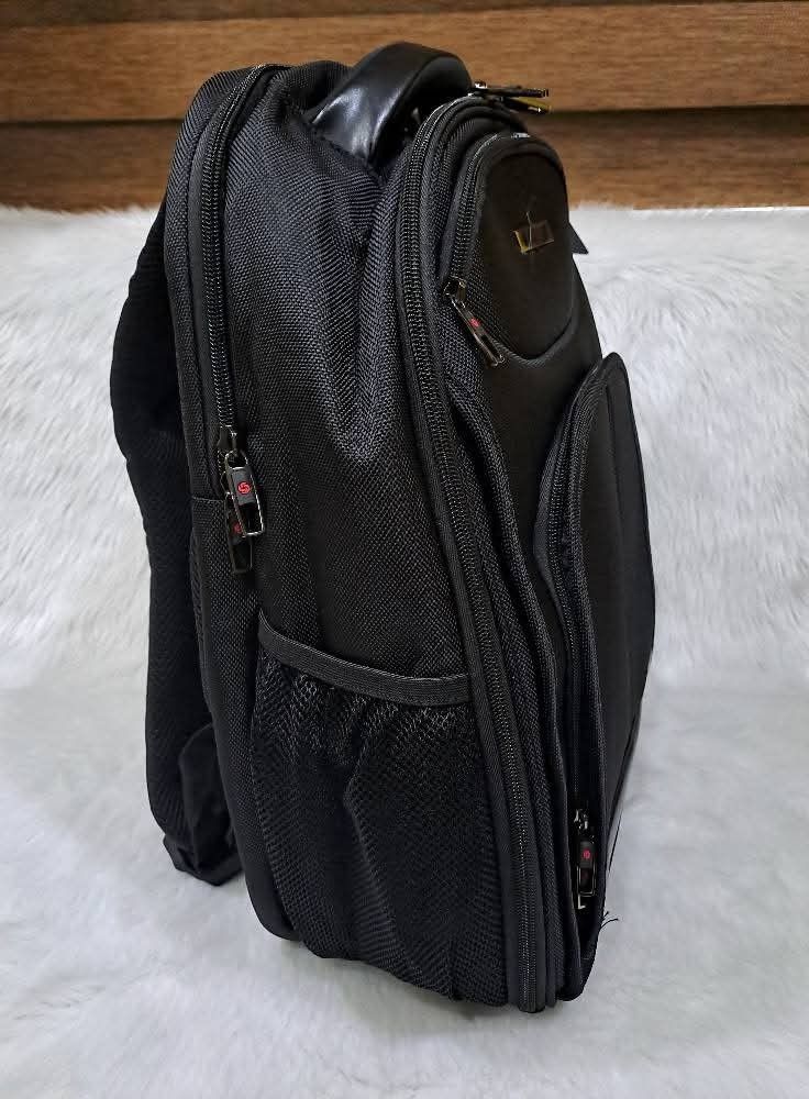 Samsonite Business Fanueil Backpack ORIGINAL (Category: Backpacks) located in Marikina City. Submitted by BrandedStuffz (Listing ID 1470560067, Image 3). Description: Samsonite Business Fanueil Quincy Backpack (Fits 15.6" laptop) L 12.5 x H 17.5 x W 7.75 inches Brand New with tag. 💯% Original/Legit from US🇺🇸. Moneyback if proven fake. Accepts COP/COD via LBC with 500 pesos DP. FB Page: Bunch of Brands.