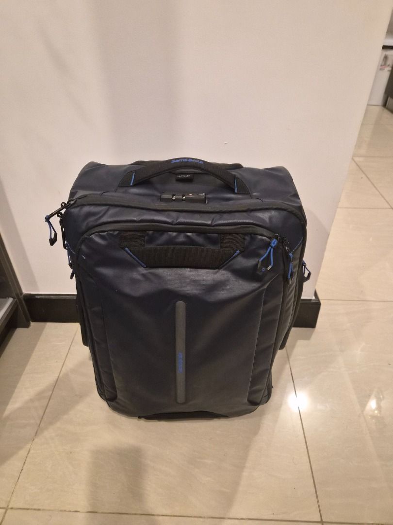Samsonite Ecodiver (Category: Luggage) located in Caloocan City. Submitted by rare38637 (Listing ID 1470719037, Image 2). Description: Samsonite Prodiver duffle with wheels (Ecodiver series) Size: 55 carry-on luggage Color: Dark blue Key Features • Highly Desirable Features: The hybrid functionality (wheeled bag + hidden backpack straps) makes this specific model more popular and higher-value on the secondhand market than standard, single-purpose
