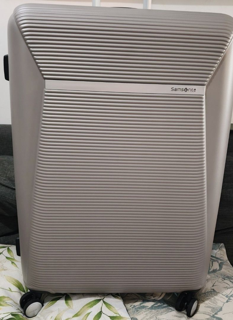 Samsonite luggage Brand New Large Size (Category: Luggage) located in Manila. Submitted by vtravelite.18 (Listing ID 1470742560, Image 2). Description: Samsonite luggage bran new Price large 13,950 Color champag light weight TSA lock spinner smooth wheels impact resistant expandable Note pass po Sa Kwentuhan at Hindi marunong mag reply pag nag inquire na Ng still available 😊 thank you.