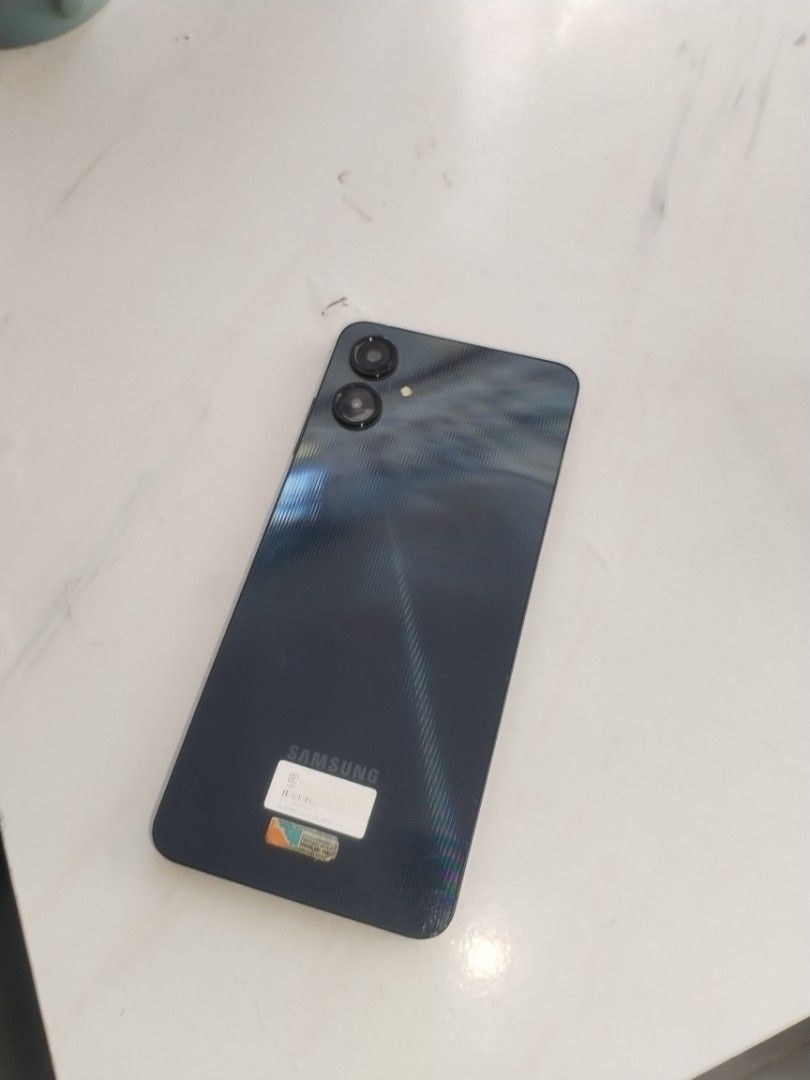 Samsung A06 64GB 4G LTE Smart Phone (Category: Samsung) located in Manila. Submitted by ziegfrix-pintes (Listing ID 1470676590, Image 2). Description: Just selling my old phone, Phone only, and Case. Price Slightly Negotiable.