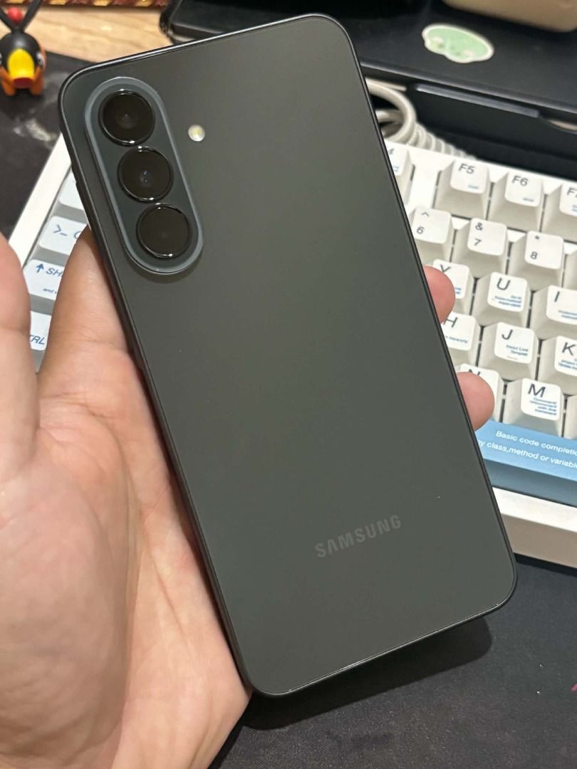 SAMSUNG A37 128gb (Category: Samsung) located in Cavite. Submitted by acerver (Listing ID 1470668983, Image 1). Description: 📱 SAMSUNG GALAXY A37 5G – 8GB RAM / 128GB STORAGE ✨ Sleek design, premium look, and reliable performance ✅ Model:Samsung Galaxy A37 5G ✅ RAM: 8GB ✅ Storage: 128GB ✅ Connectivity:5G\NFC ✅ Design:Stylish and premium finish 📦 Package includes: - Samsung Galaxy A37 5G - Original box and cord - Phone cases Mild sign of usage; 